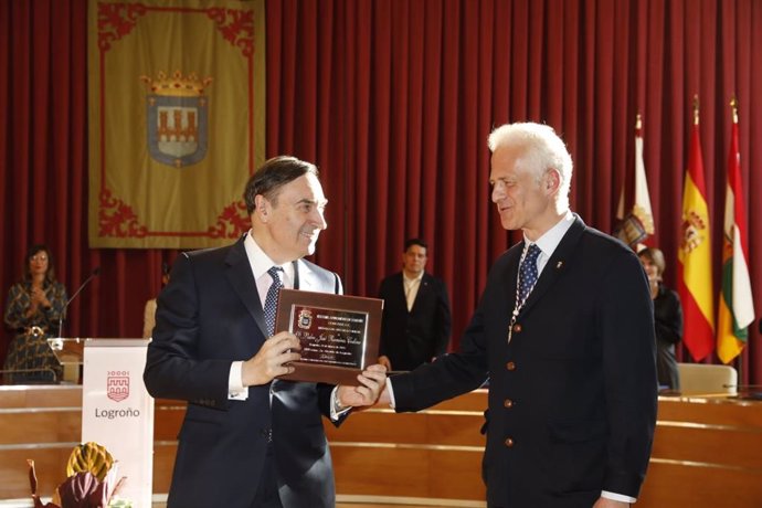 El periodista Pedro J. Ramírez ha recibido esta tarde la Medalla de Oro de la Ciudad de Logroño
