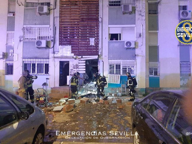 Bloque de la calle Juan Tenorio, en Sevilla, afectado por la explosión.