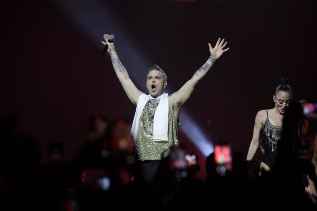 El cantante Robbie Williams en su primer concierto en Barcelona dentro de su gira por su 25 aniversario en los escenarios como solista