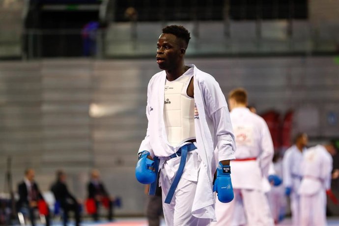 Archivo - El karateca español Babacar Seck durante un combate