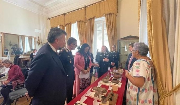 Ceremonia en la Embajada de México en Italia por la devolución de 43 piezas arqueológicas precolombinas