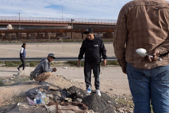 Archivo - Migración en Estados Unidos por la frontera de México 