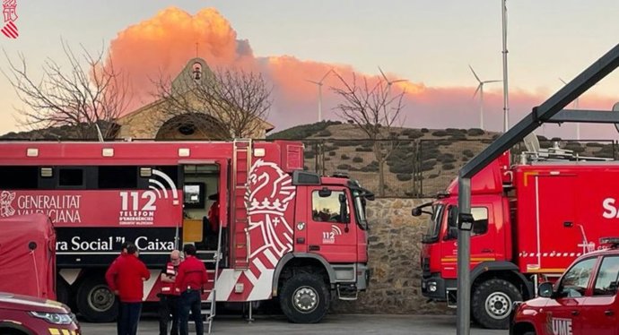 Imágenes del viernes tarde en el incendio de Villanueva de Viver