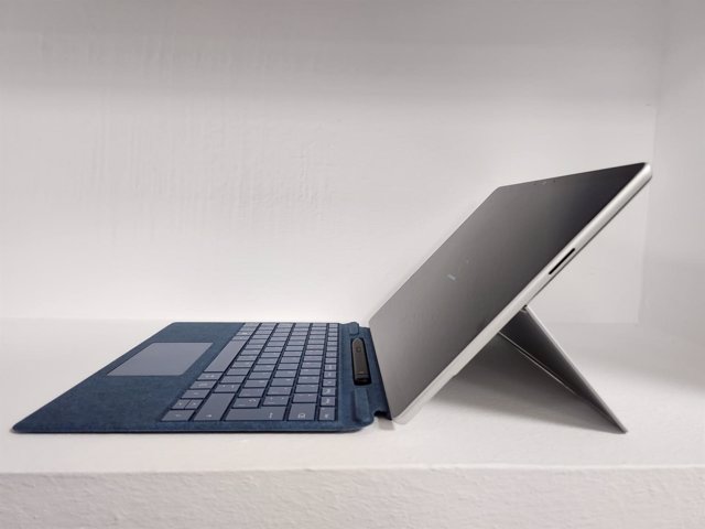 Microsoft Surface Pro 9 mejora en rendimiento, pero sigue sin prestar  atención a la conectividad y a la asequibilidad