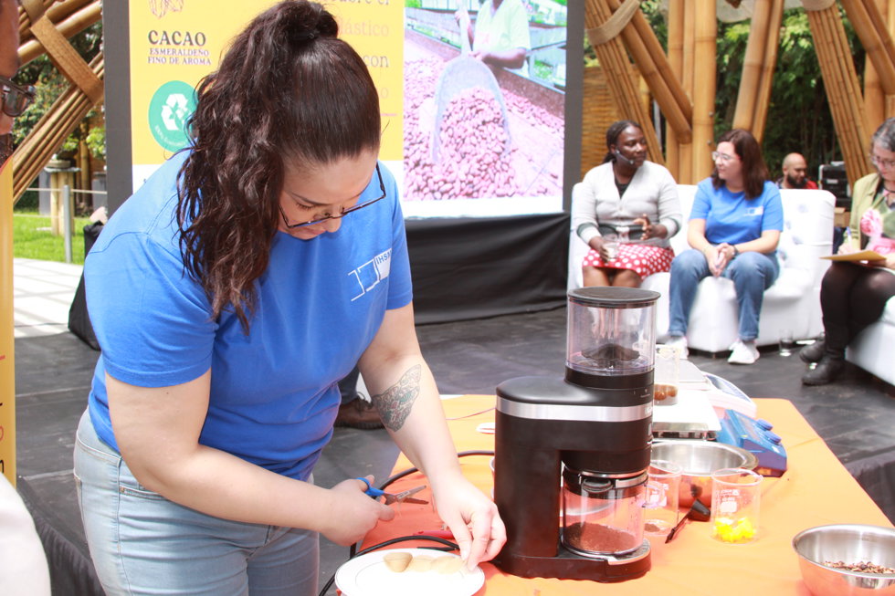 Proyecto de bioplásticos con restos de cacao