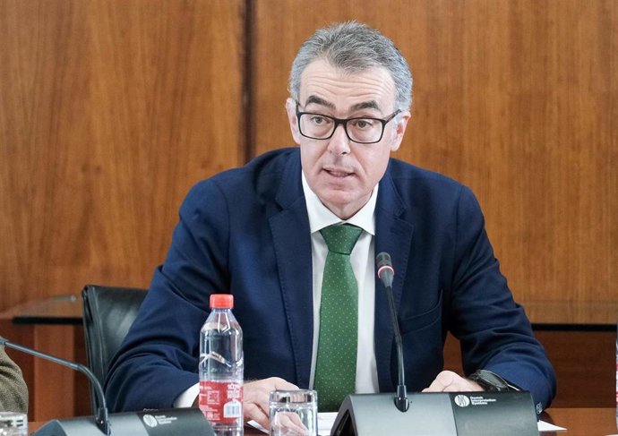El director de la Oficina Andaluza contra el Fraude y la Corrupción, Ricardo Vicente Puyol, comparece en comisión parlamentaria.