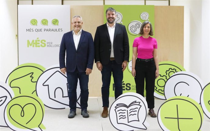 El coordinador de MÉS per Mallorca y candidato a la presidencia del Govern, Lluís Apesteguia; el secretario general y candidato al Consell, Jaume Alzamora, y la candidata de MÉS-Estimam Palma a la alcaldía de la ciudad, Neus Truyol