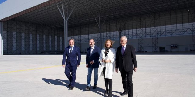 Mayte Pérez, Javier Lambán, José Luis Soro y Javier Sada, durante el acto institucional de celebración del X Aniversario de la construcción del Aeropuerto de Teruel.
