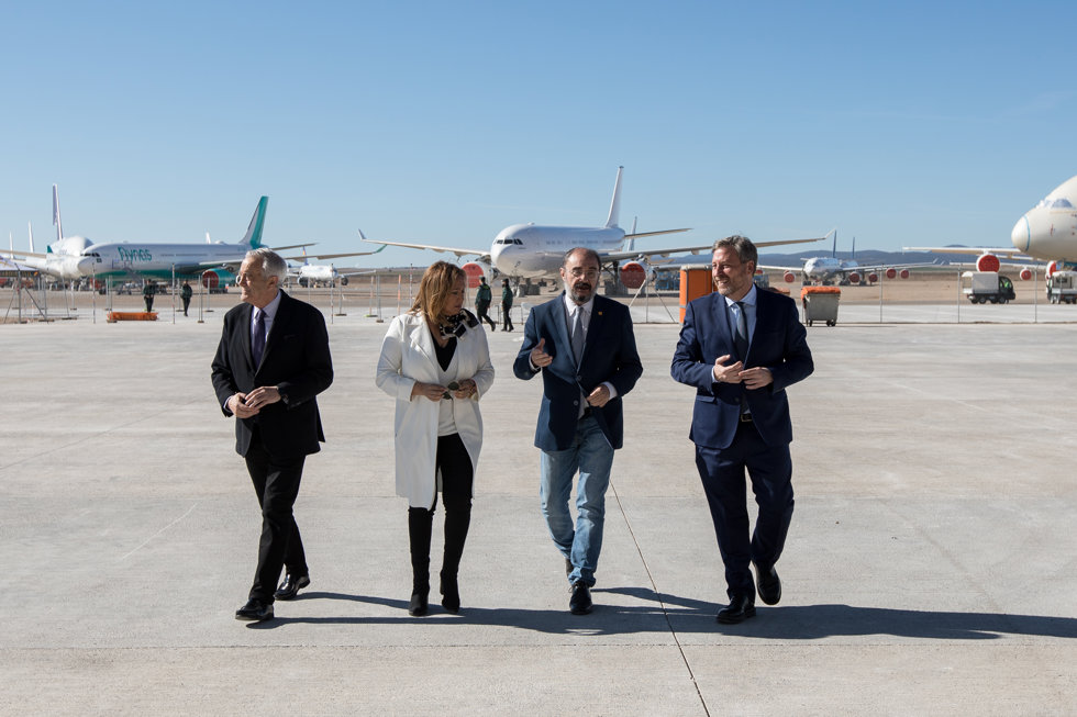 Mayte Pérez, Javier Lambán, José Luis Soro y Javier Sada, durante el acto institucional de celebración del X Aniversario de la construcción del Aeropuerto de Teruel.