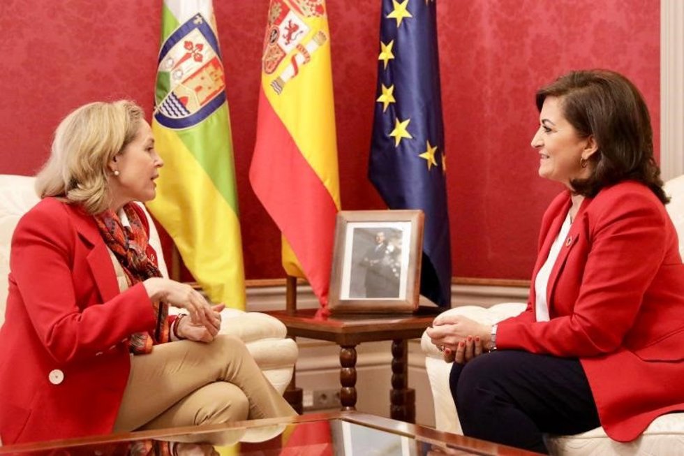 La vicepresidenta primera y ministra de Asuntos Económicos y Transformación Digital, Nadia Calviño, junto a la presidenta del Gobierno, Concha Andreu