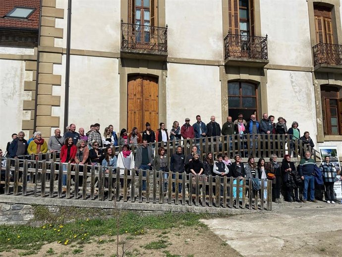 Celebración de los Encuentros del Pirineo 2023 con una jornada en las antiguas escuelas de Roncal.