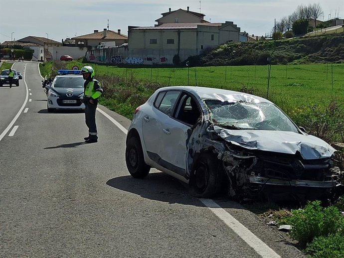 Accidente de tráfico en el término de Artajona en el que un hombre de 63 años ha resultado herido con pronóstico reservado.