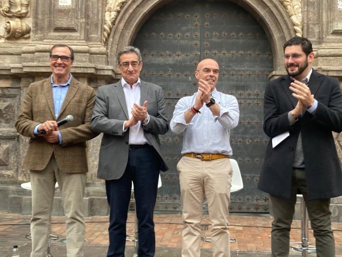 Jorge Buxadé acompañado de los candidatos