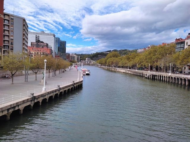 Archivo - Nubes en Bilbao (archivo)