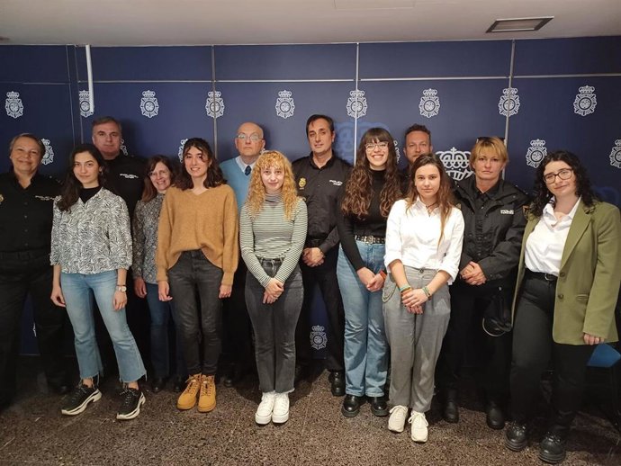 Renovado el convenio para que alumnos de filología inglesa de la UIB ejerzan de intérpretes en Oficinas de la Policía