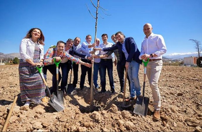 Plantación de 1.800 árboles en el Parque de la Cooperación
