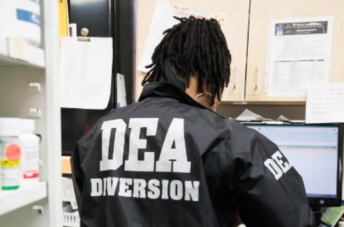 Una agente de la Agencia Antidroga de Estados Unidos (DEA)