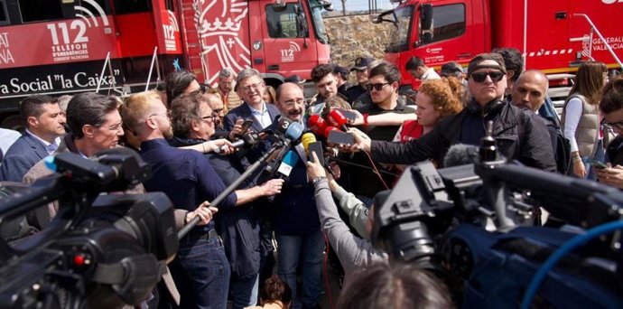 Javier Lambán afirma que el PP "ataca sin piedad" la sanidad pública para favorecer la privatización del sistema.