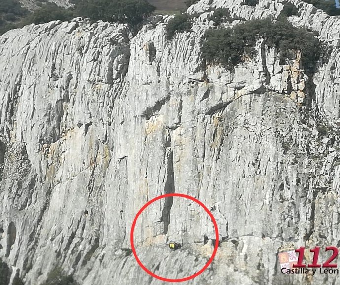 Rescatado un escalador tras sufrir un accidente en el área de Llobera (León)