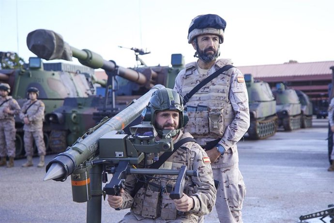 Archivo - Detalle de la exposición estática en el acuartelamiento durante la visita a las instalaciones de la Fuerza de Infantería de Marina en San Fernando, a 16 de diciembre de 2022 en Sevilla (Andalucía, España). El Rey Felipe VI realiza una visita a