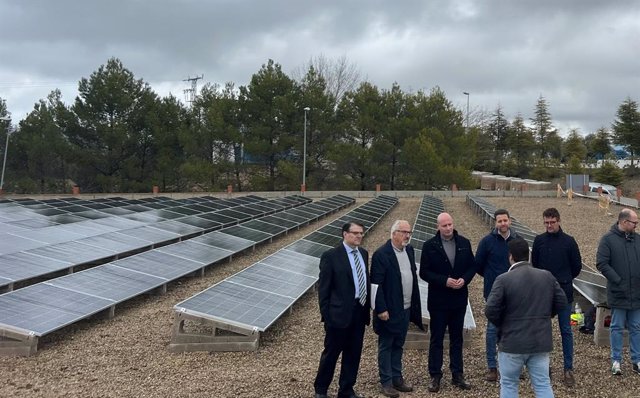 Placas solares fotovoltaicas en la Estación de Tratamiento de Agua Potable (ETAP) de Las Copas