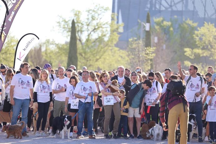 Participantes en la I Jornada Andada Canina y Familiar de Zaragoza.