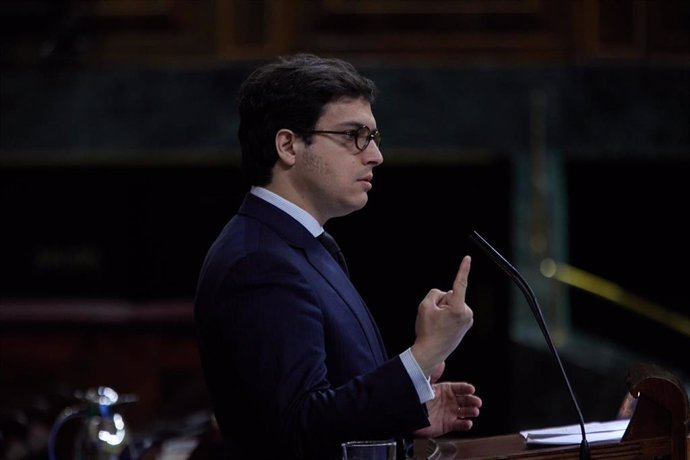 El portavoz adjunto de VOX en el Congreso, José María Figaredo, interviene durante una sesión plenaria en el Congreso de los Diputados.