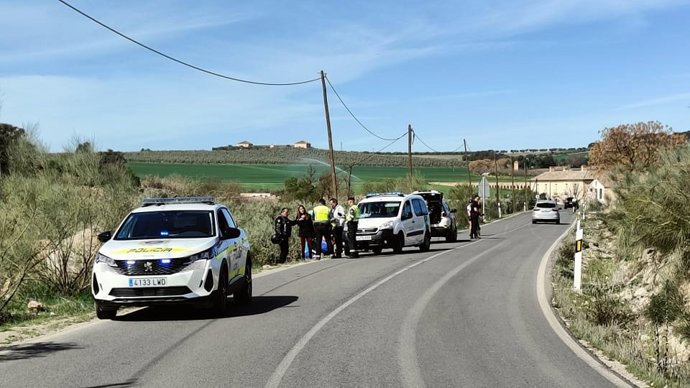 Accidente de tráfico entre un ciclista y una motocicleta en la A-336 en Íllora
