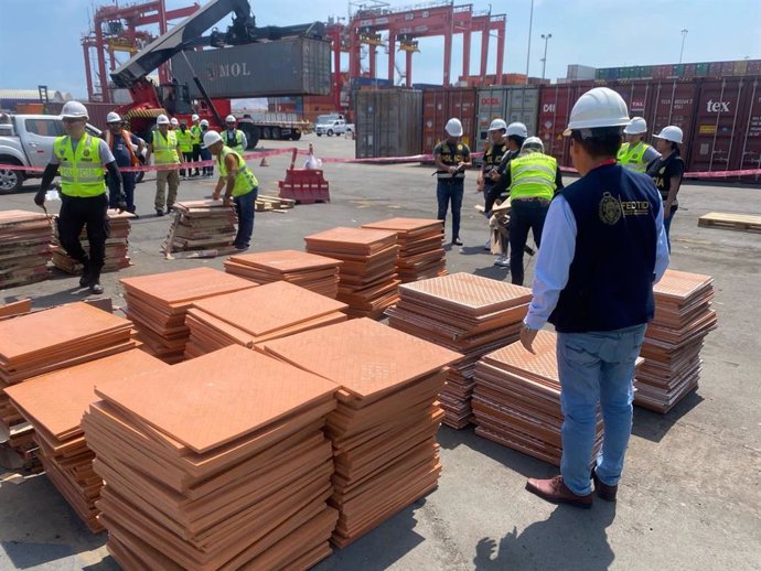 Cocaína oculta en losas de cerámica en Callao, Perú