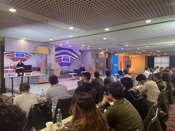 Intervención de Espinosa de los Monteros en el campus.