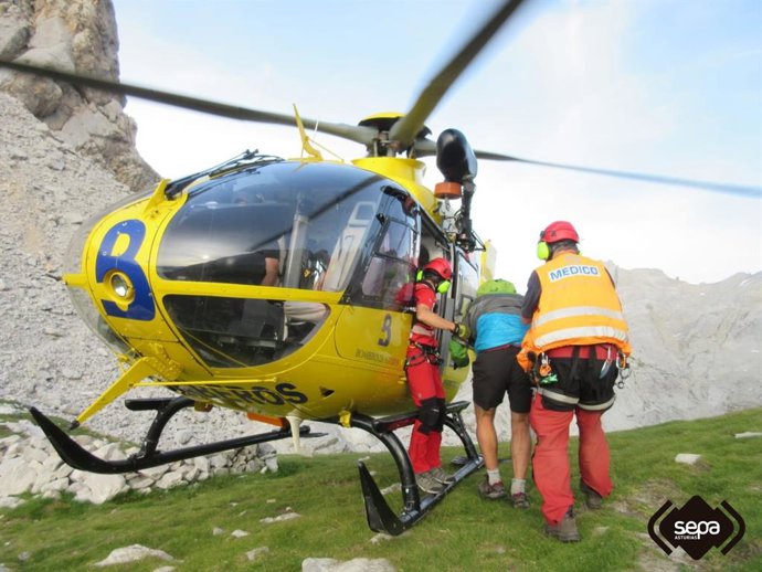 Archivo - Rescate en helicóptero del SEPA