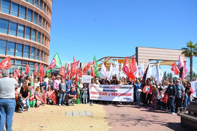 Trabajadores del sector del comercio protestan por "la desregulación de los horarios".