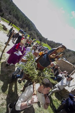 Conesa encabeza la procesión tras la imagen de la Virgen