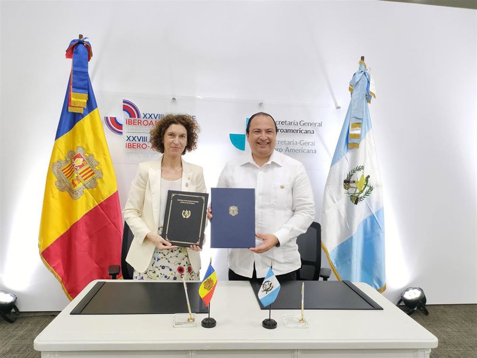 La ministra de Asuntos Exteriores en funciones de Andorra, Maria Ubach, y el ministro de Relaciones Exteriores de Guatemala, Mario Búcaro.