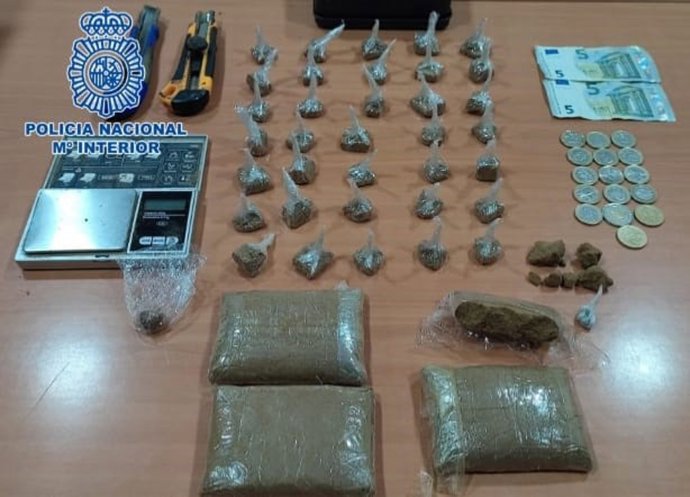 Ocho detenidos y 16 investigados tras desmantelar un punto de venta de droga en el barrio de El Poblado de Melilla