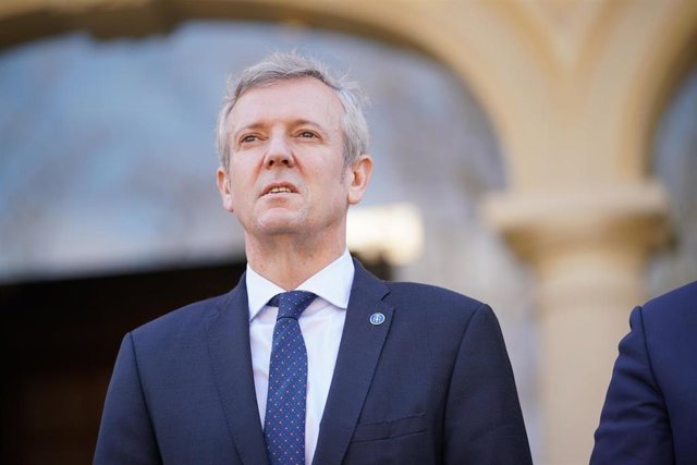 El presidente de la Xunta de Galicia, Alfonso Rueda, a su salida de una reunión para tratar los retos comunes de los territorios atlánticos en el Ajuria Enea, a 13 de marzo de 2023, en Vitoria, Álava, País Vasco.