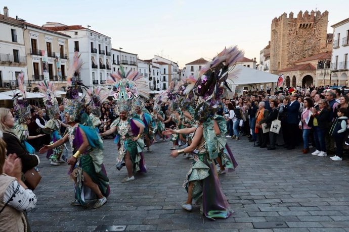 Participantes en el desfile de 'Jato' en Cáceres.