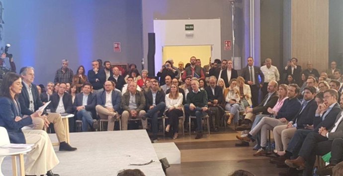 La presidenta del PP de Baleares y candidata a la presidencia del Govern, Marga Prohens, asiste a la presentación del programa marco del Partido a nivel nacional para las elecciones del 28M.