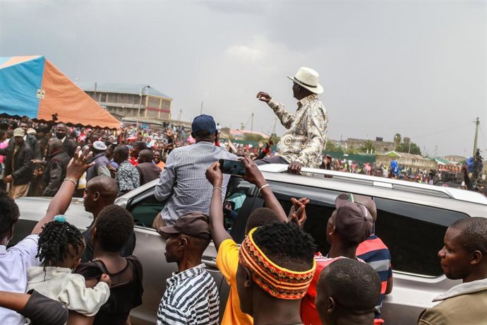 Imagen de archivo del líder opositor de Kenia Raila Odinga en una marcha antigubernamental junto a sus simpatizantes en Nakuru