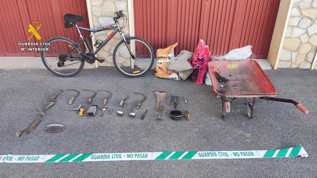 Objetos robados que se recuperaron en casa del presunto incendiario de Paterna del Río (Almería)