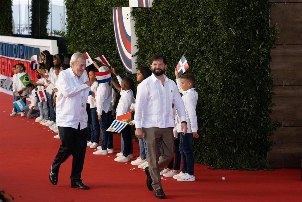 El presidente de Chile, Gabriel Boric, a su llegada a una sesión plenaria de la XXVIII Cumbre Iberoamericana de Jefes de Estado y de Gobierno