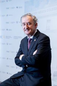 Los médicos esperan que Miñones haga realidad la Agencia Española de Salud Pública y le muestran su "colaboración"