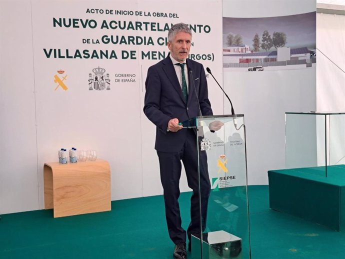 El ministro del Interior presenta las obras del nuevo puesto de la Guardia Civil en Villasana de Mena (Burgos).