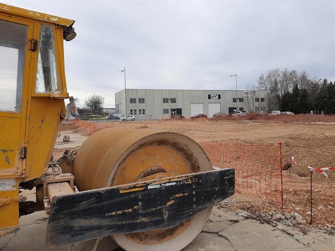 Peñafiel (Valladolid) inicia una nueva Nave-Vivero para emprendedores en el Polígono Industrial Azucarera.