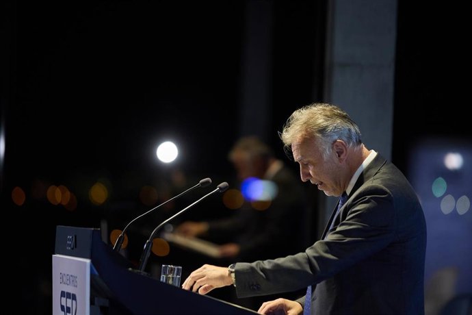 Archivo - El presidente de Canarias, Ángel Víctor Torres