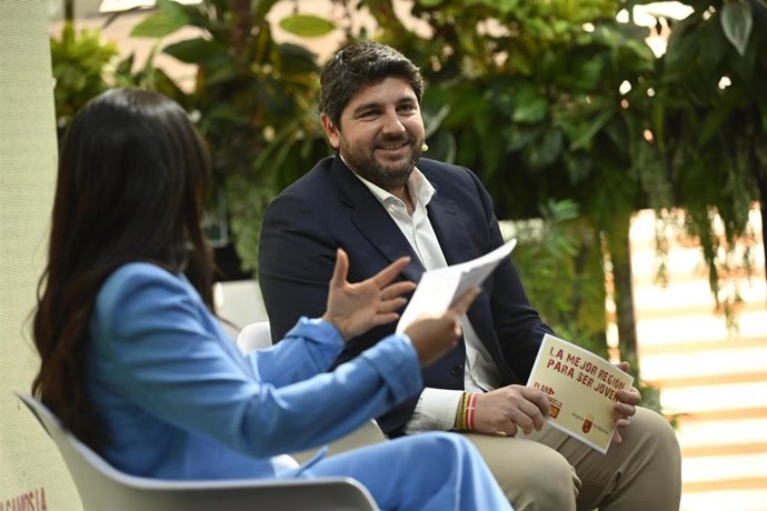 El presidente del Gobierno regional, Fernando López Miras, presenta el nuevo 'Plan Impulsamos la Juventud' de la Comunidad