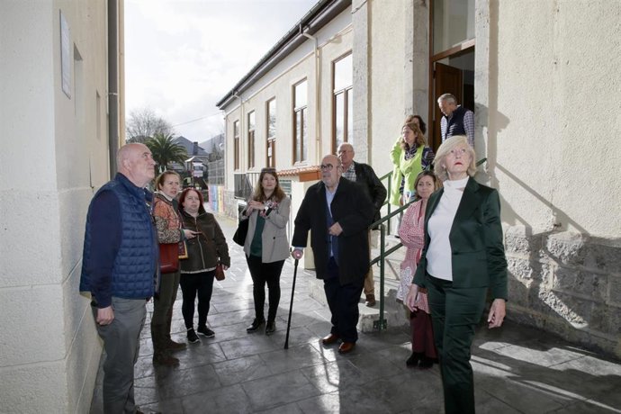 Visita de la consejera de Educación y FP, Marina Lombó al CEIP Leopoldo y Josefa del Valle, en Riotuerto