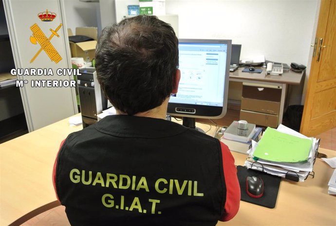 Archivo - Agente de la Guardia Civil de Tráfico.