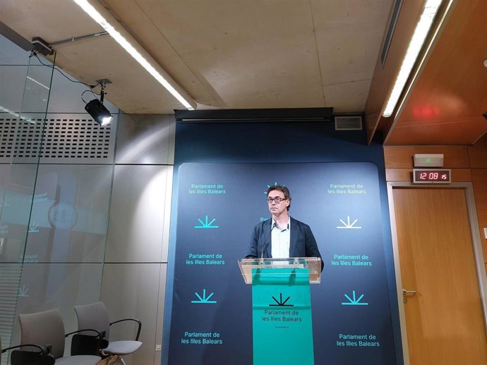 El portavoz parlamentario del PP, Toni Costa, en rueda de prensa