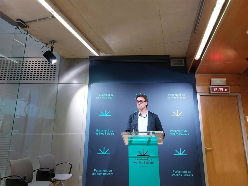 El portavoz parlamentario del PP, Toni Costa, en rueda de prensa